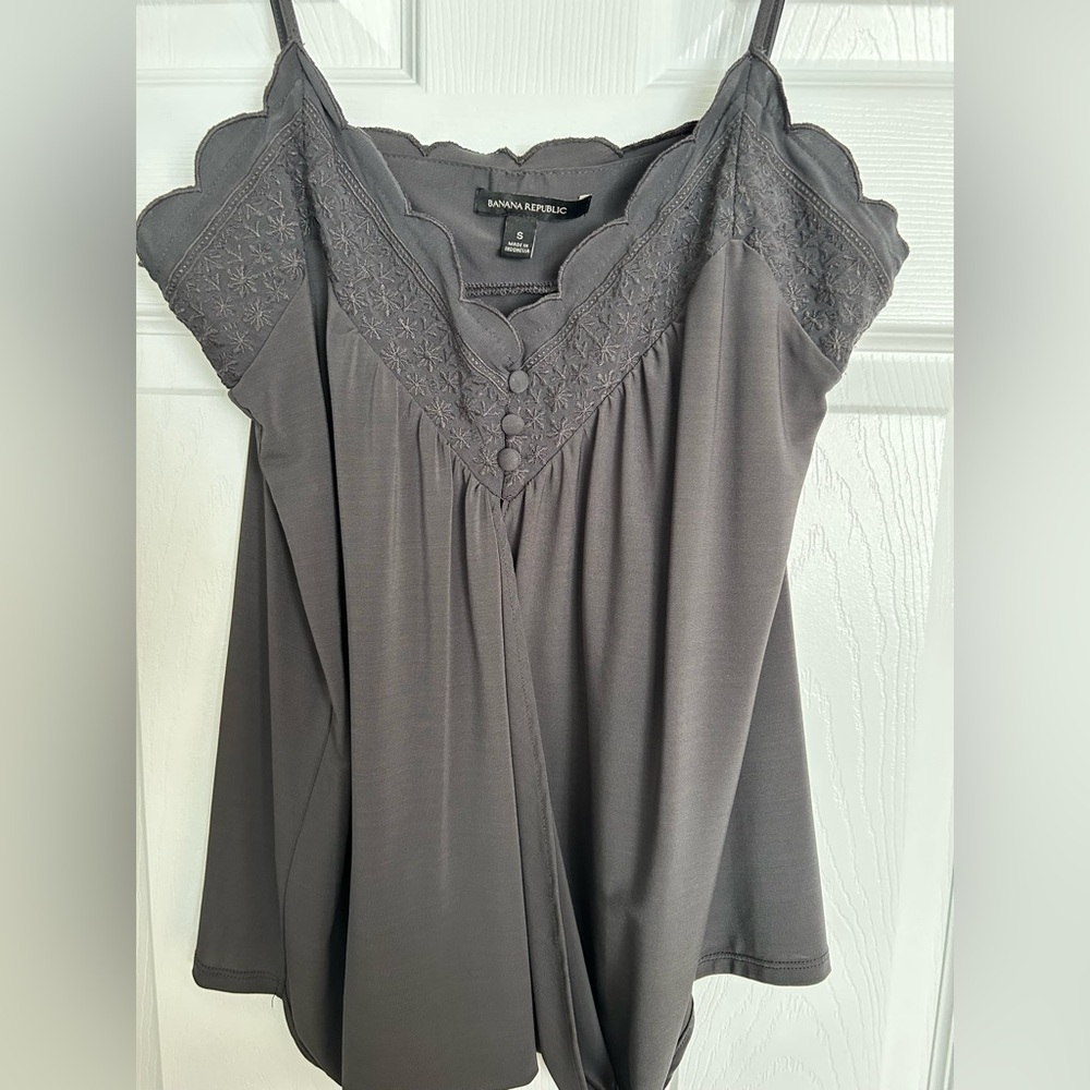 Banana Republic camisole with pretty details in front & back. Adjustable straps